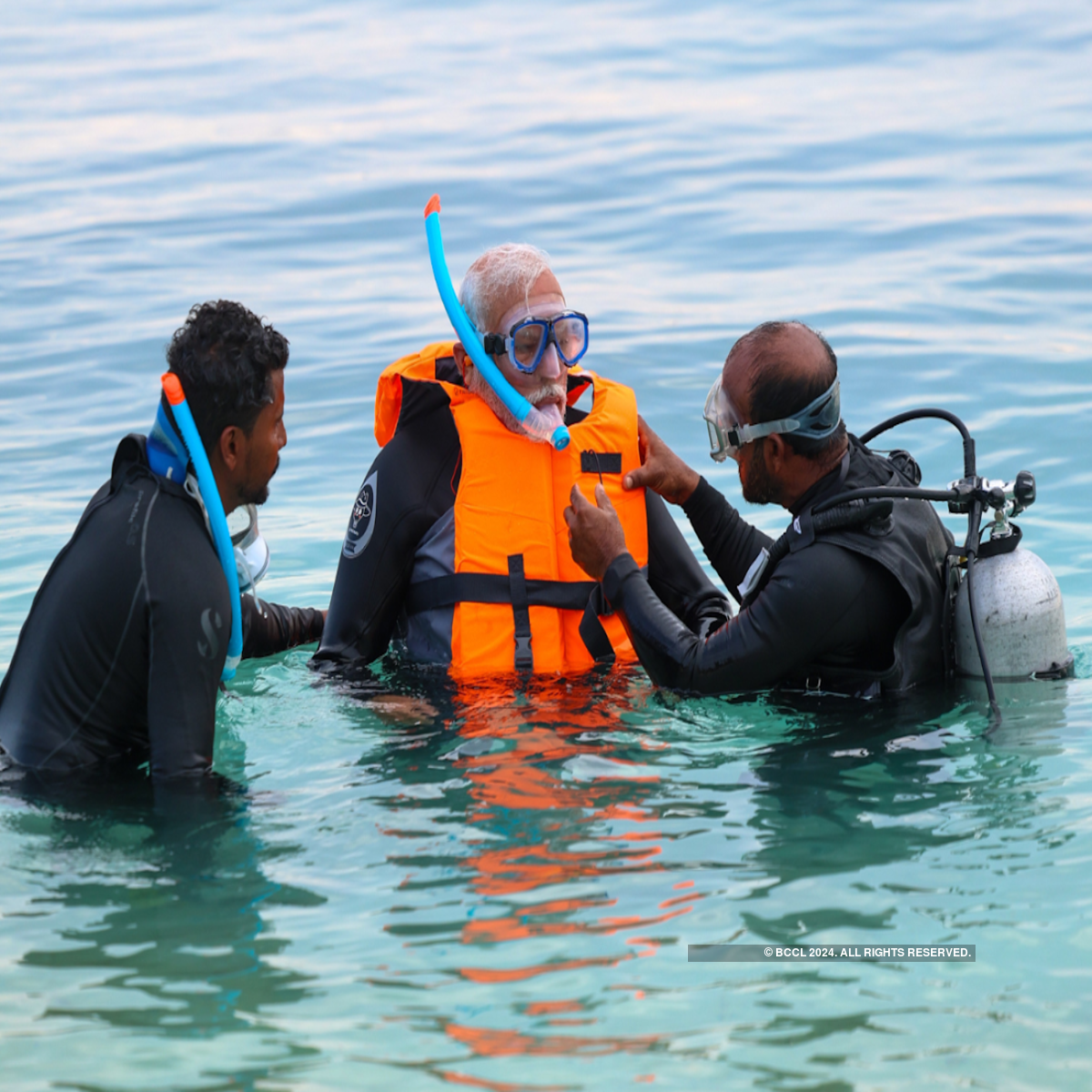 pm modi snorking